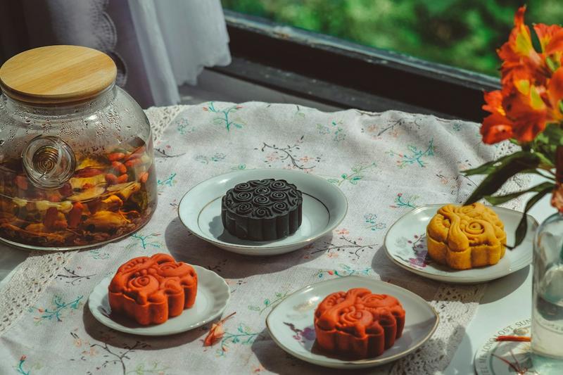 中秋节配图:月饼与茶点